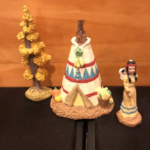 Thanksgiving Village Decor - Picture 3 of 14